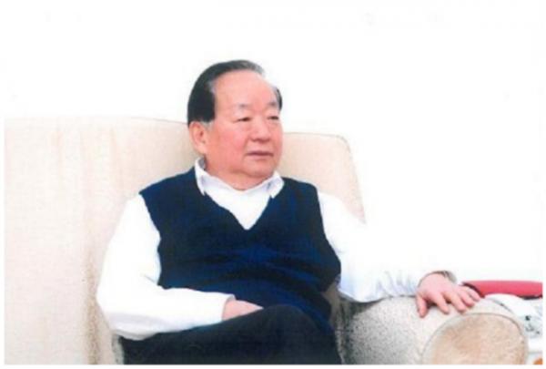 田紀雲妻子李英華:曾大著肚子工作一線,4個子女卻都是普通工人 田紀雲妻子李英華:曾大著肚子工作一線,4個子女卻都是普通工人