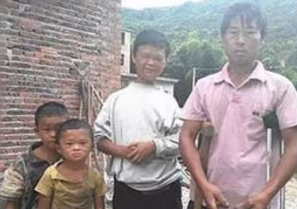 從商演不斷到無人問津，被丟回農村的小馬雲，他的悲劇該由誰買單