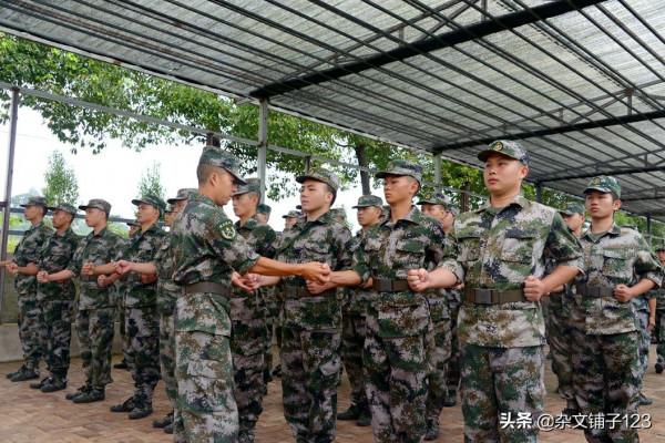 98年他是軍區副司令，卻仍奮戰抗洪一線，生前問兒子：多大官叫大