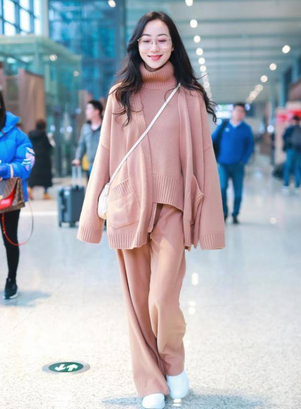 又被韓雪給征服了，連“肉色裝”都能穿出高階感，氣質真是太絕了