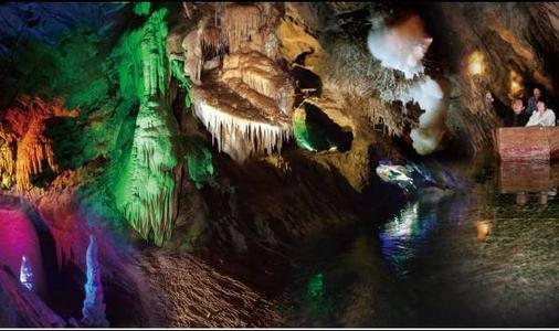 銀狐洞是1991年礦工開採煤礦時發現，後開發成旅遊景點