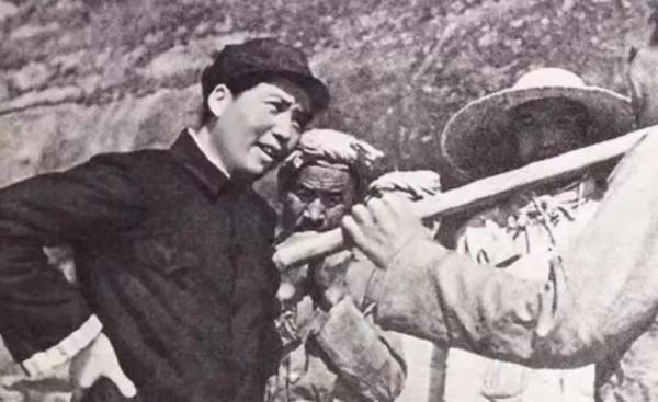 今天，我們懷念偉大領袖毛主席