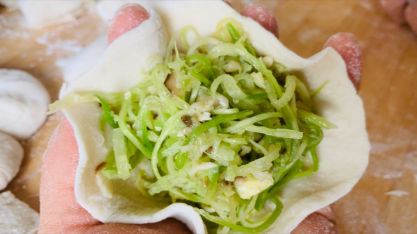 入冬常吃這蘿蔔，纖維高適合便秘族，配2種食材做蒸餃鮮美又營養