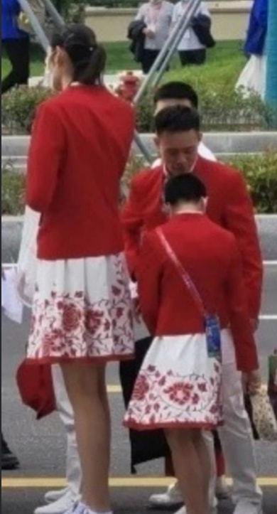 全紅嬋全運會合影太嬌小!和朱婷站一起成最萌身高差,氣場卻不輸 全紅嬋全運會合影太嬌小!和朱婷站一起成最萌身高差,氣場卻不輸