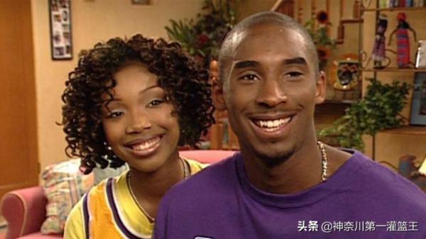 一句話抱得美人歸，18歲的科比為何能追到當紅女星布蘭迪？