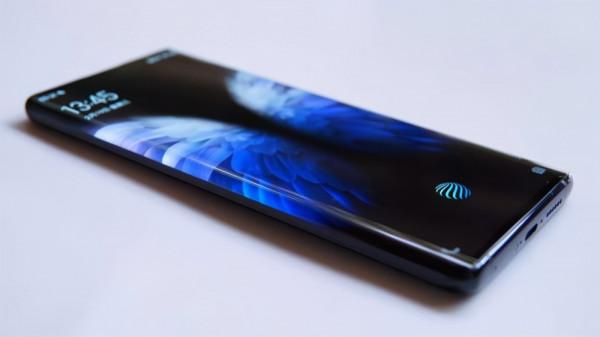 為什麼把曲面屏帶火的三星手機自己卻不玩了？真的是方向錯了嗎？