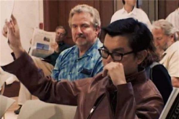 一群美國富豪想救華裔男子出獄,不為別的,只因他造的假酒太好喝 一群美國富豪想救華裔男子出獄,不為別的,只因他造的假酒太好喝