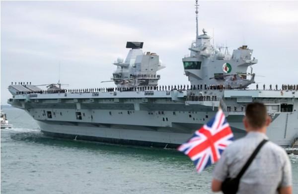 一直賴著就是不肯走!英國航母離開新加坡後,沒有回國繼續遛彎 一直賴著就是不肯走!英國航母離開新加坡後,沒有回國繼續遛彎