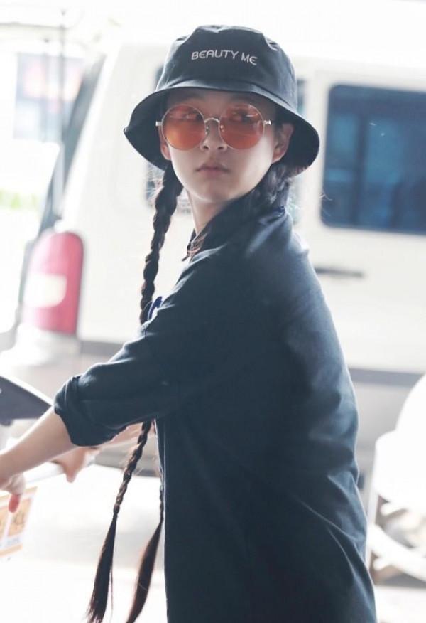 楊麗萍外甥女愛把自己往老了打扮，才20多歲就挺成熟，真讓人意外