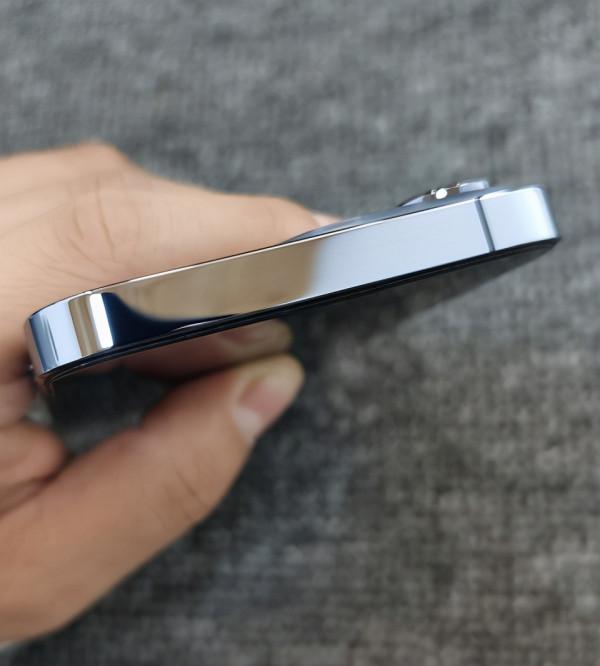 一個月前買的iPhone13Pro，最近發現邊框有磕碰痕跡怎麼辦？