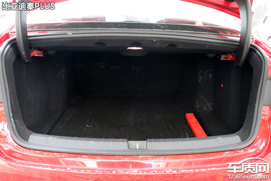 日常實用性測試橫評：純電動緊湊型轎車篇