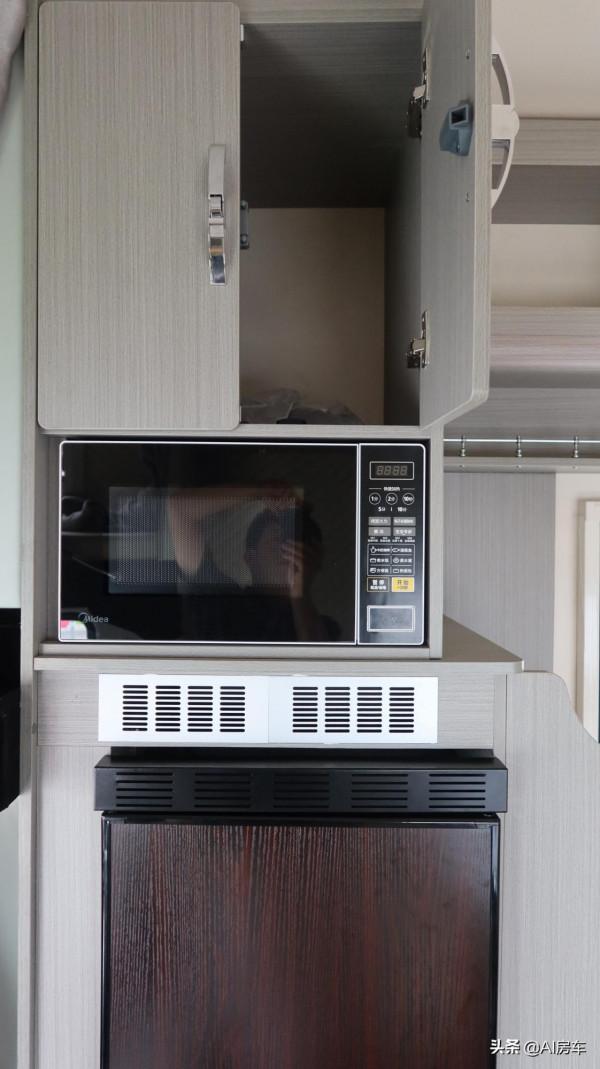 2.8T動力+全鋁車身，還帶頂配水電，專屬硬漢的軍品網紅一號房車