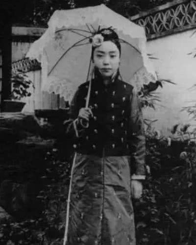 罕見晚清老照片：大臣排隊上早朝，格格承包晚清最高顏值