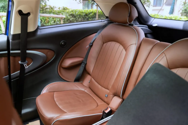 不要把車停在MINI PACEMAN旁,它會讓你的車黯然無光 不要把車停在MINI PACEMAN旁,它會讓你的車黯然無光