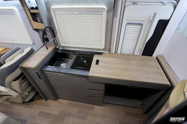 這才是年輕人造的房車！那麼多腦洞大開的設計，眾銳工設銳仕C1