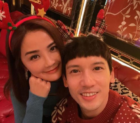 蔡卓妍與關智斌甜蜜過平安夜，約定40歲阿SA未嫁，兩人就在一起