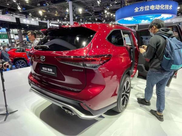 皇冠陸放對比理想ONE 誰能更勝一籌？