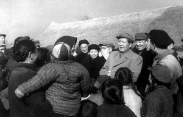 蔣介石讓陳布雷也寫《沁園春·雪》，想把毛澤東壓下去，結局如何