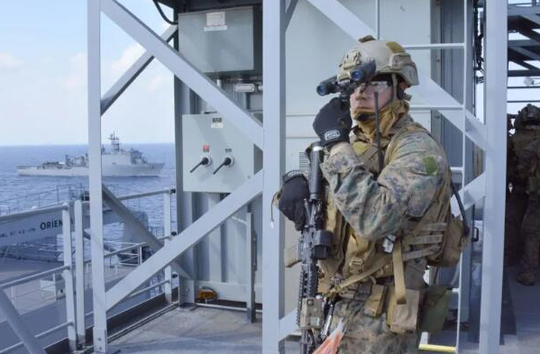 美出動上萬兵力，演練切斷我航母的東出要道，並再次對臺出售武器