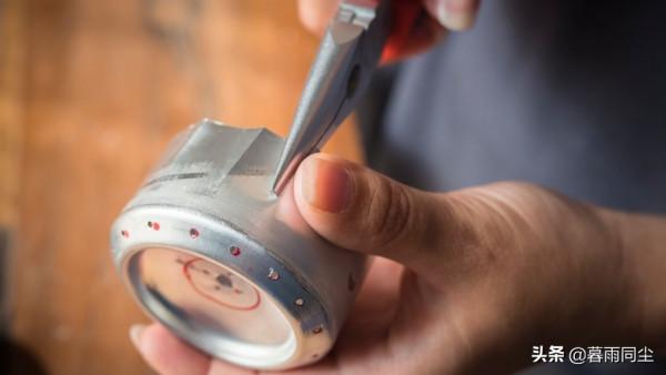 用兩個易拉罐自制戶外酒精爐，重量不到30克，輕型揹包客的最愛