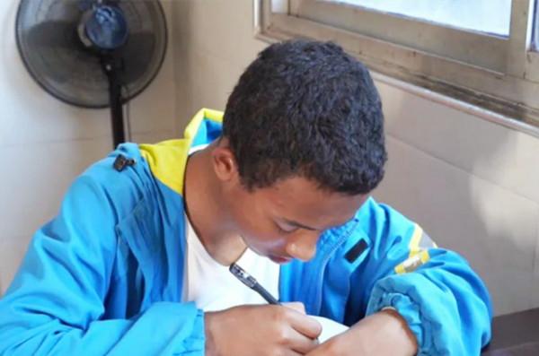 11年前，浙江農村奶奶收養了一個黑人小男孩巴比，如今怎麼樣了？