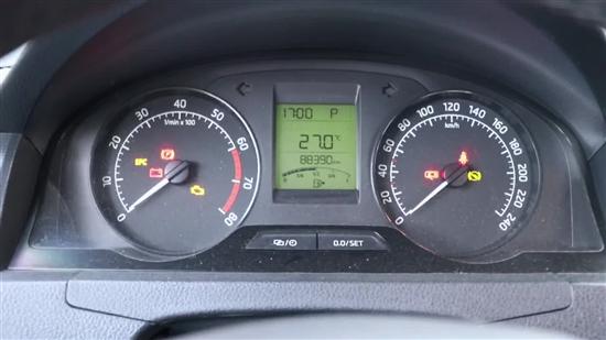 質用車：自己動手更換轉向燈 只需7塊錢