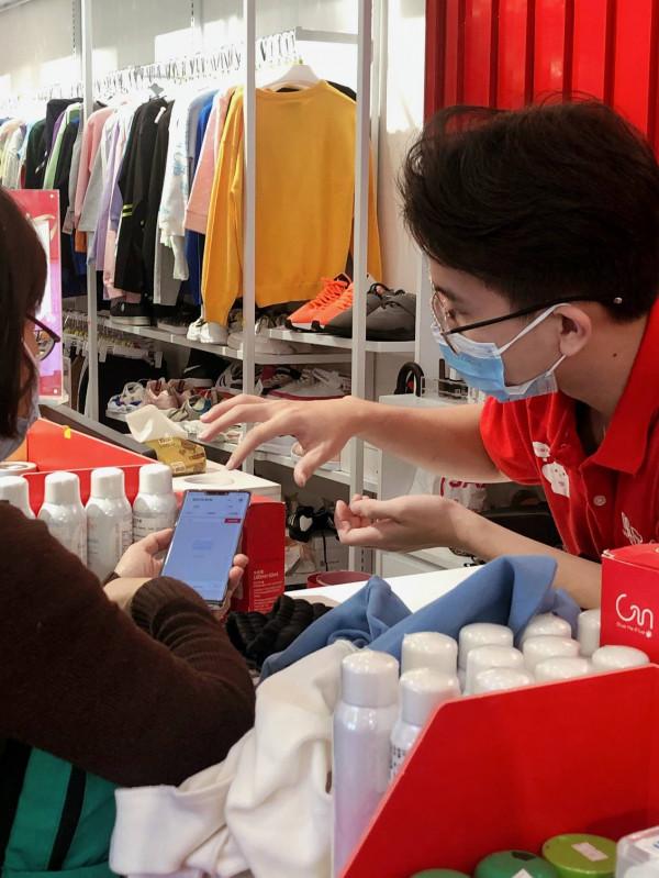 唯品會上的大牌為何便宜？一名資深買手道出其中的“玄機”