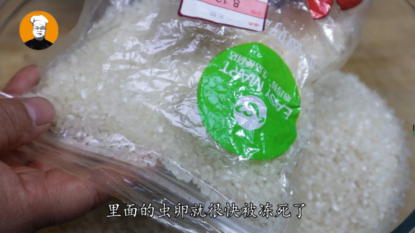 今天才知道，往大米里放幾個大蒜，作用這麼厲害，一年省下不少錢