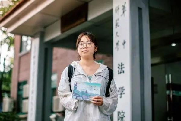 勵志女孩李欣雨：汶川地震讓她失去右手，高考625分考入華中師範