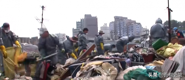 韓國40歲的奇葩兒子，一生啃老迫使75歲父親撿垃圾，一年撿150噸