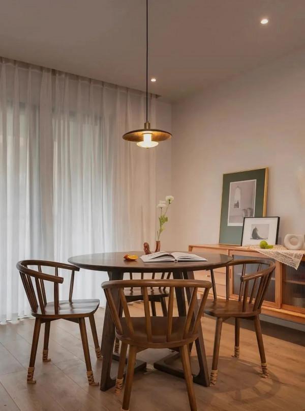 餐桌也有講究?圓桌更符合中國人傳統理念,講究圓滿,團圓氛圍 餐桌也有講究?圓桌更符合中國人傳統理念,講究圓滿,團圓氛圍