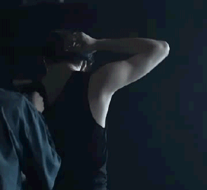 天哪！劉耀文的肌肉線條也太明顯了吧，他才16歲啊