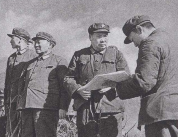 張銍秀有多牛？臨危受命，南疆痛揍越軍5年，70歲離休創軍史紀錄