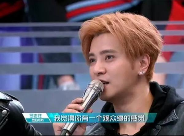 楊超越：從流水線打工人到走紅，讓多少二代們不服氣但又無可奈何