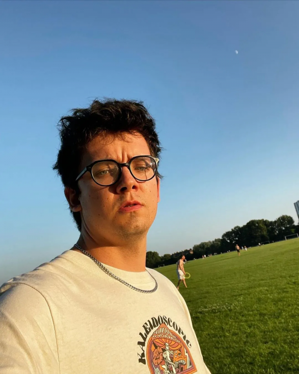 “英國吳磊”11歲憑顏值爆紅全球，如今卻胖到形象全毀，太辣眼