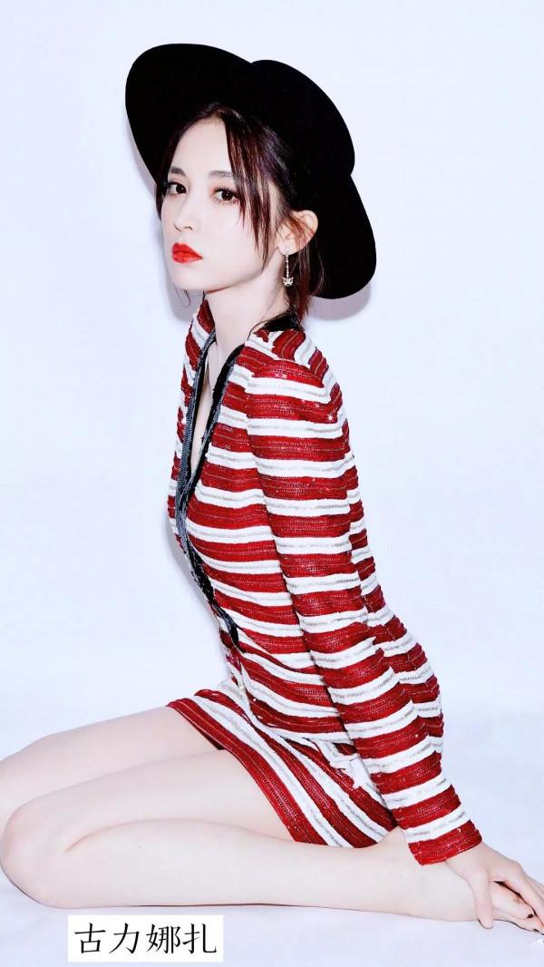 一線明星光腳丫，誰最可愛？