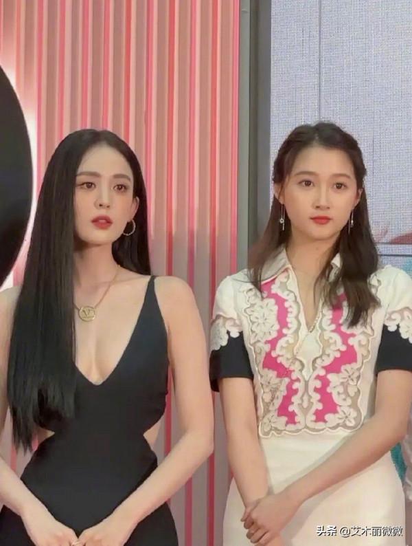 古力娜扎、關曉彤罕見同臺亮相,輸了身高年齡卻贏了氣質,真養眼 古力娜扎、關曉彤罕見同臺亮相,輸了身高年齡卻贏了氣質,真養眼