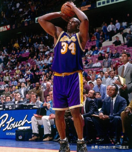 奧尼爾生涯三分球22投1中，命中率4.5%，姚明鄧肯霍華德呢？