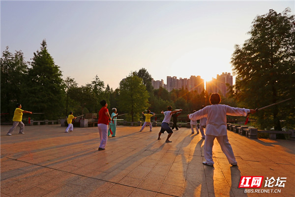 態度真能決定你晨練功夫段位?看看這水平就知道了 態度真能決定你晨練功夫段位?看看這水平就知道了