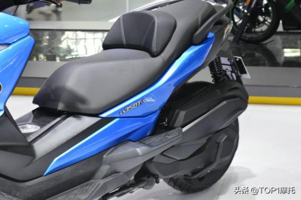 重慶摩博會回顧丨隆鑫350T大踏板亮相 濃濃的“寶馬血統”