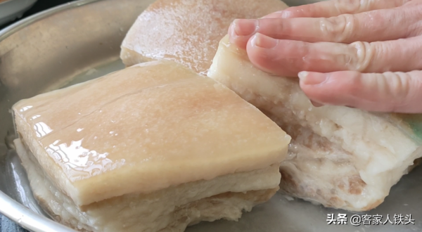 五花肉最好吃的做法，加1個香芋，客家人待客都愛做它，好吃過癮