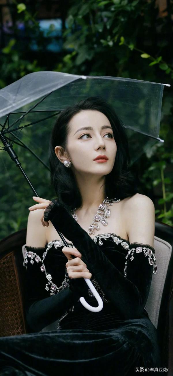 女人味十足的熱巴