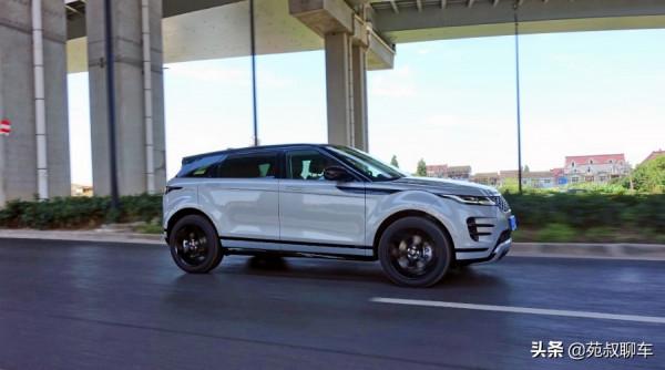 有顏值之後，空間也變得更寬敞，試駕路虎攬勝極光L