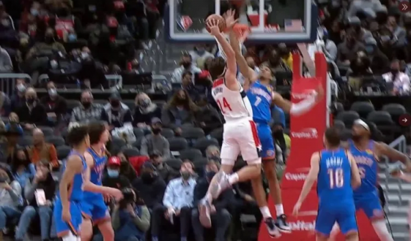 0&period;3秒絕殺！湖人舊將YYDS！打爆籃網幹翻勇士！他們已經十連勝了