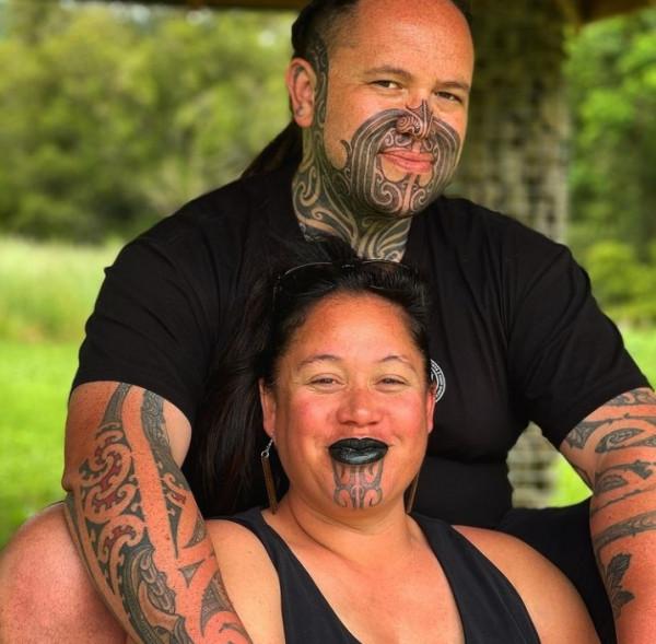 擁有毛利臉部傳統刺青主持人，成為第一個紐西蘭黃金時段新聞主播