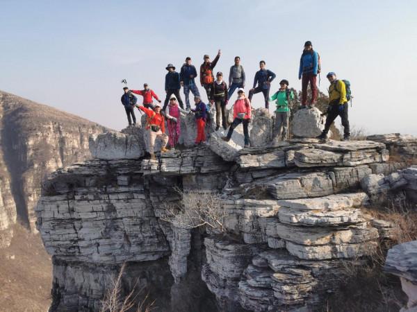 需要的越少快樂越多 在攀崖中尋找快樂的生活 需要的越少快樂越多 在攀崖中尋找快樂的生活