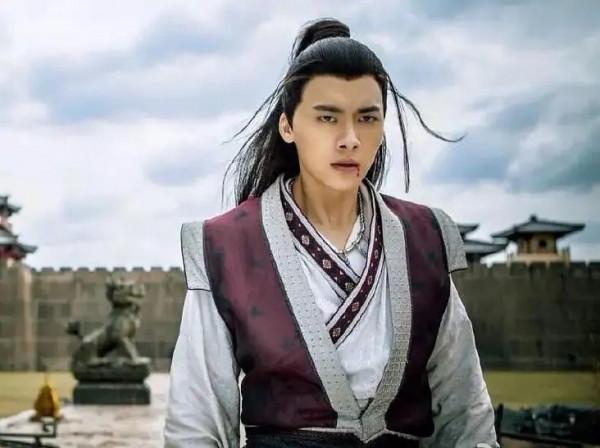 同樣是“鬚鬚頭”，有人成了經典，有人卻被吐槽沒眼看