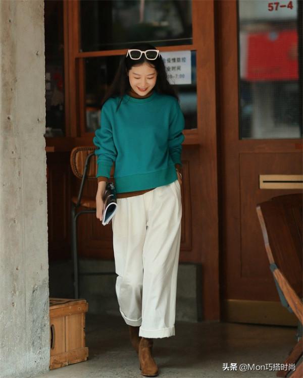 秋天過了一半才知道：衛衣不興了！滿大街的“套衫”，保暖又洋氣