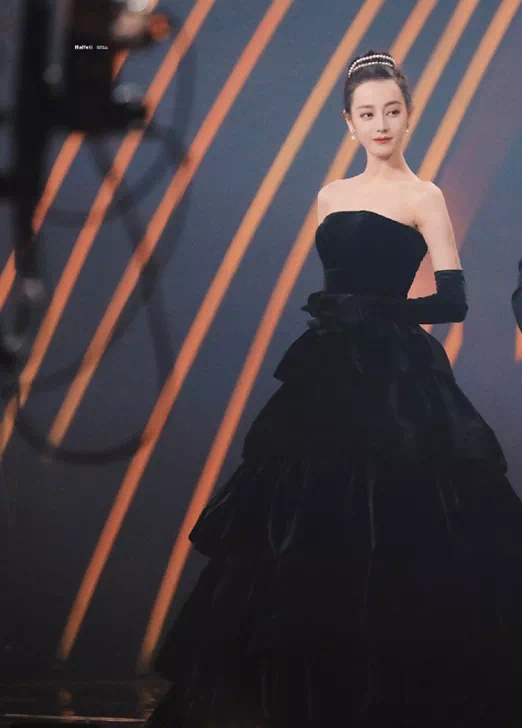 楊冪伸脖似鴕鳥,鹿晗關曉彤像老大爺,儀態差,顏值再高也白搭 楊冪伸脖似鴕鳥,鹿晗關曉彤像老大爺,儀態差,顏值再高也白搭