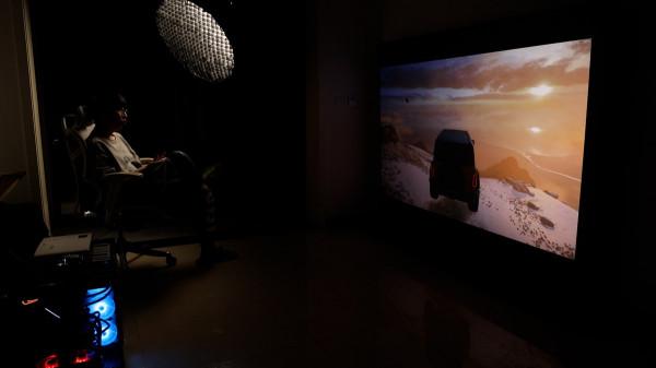 用萬元投影儀和男朋友一起看8K，太爽了